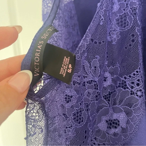 Victoria’s Secret Satin Chemise and Robe - Picture 4 of 6